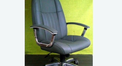 Перетяжка офисного кресла кожей. Калачинск